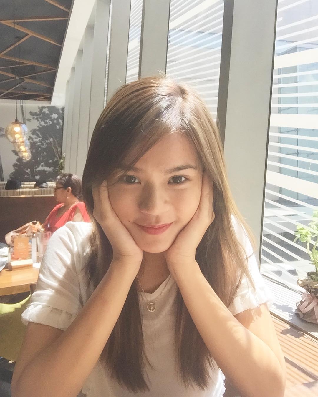 Hot girl 9X chia se bi quyet trang diem anh 12