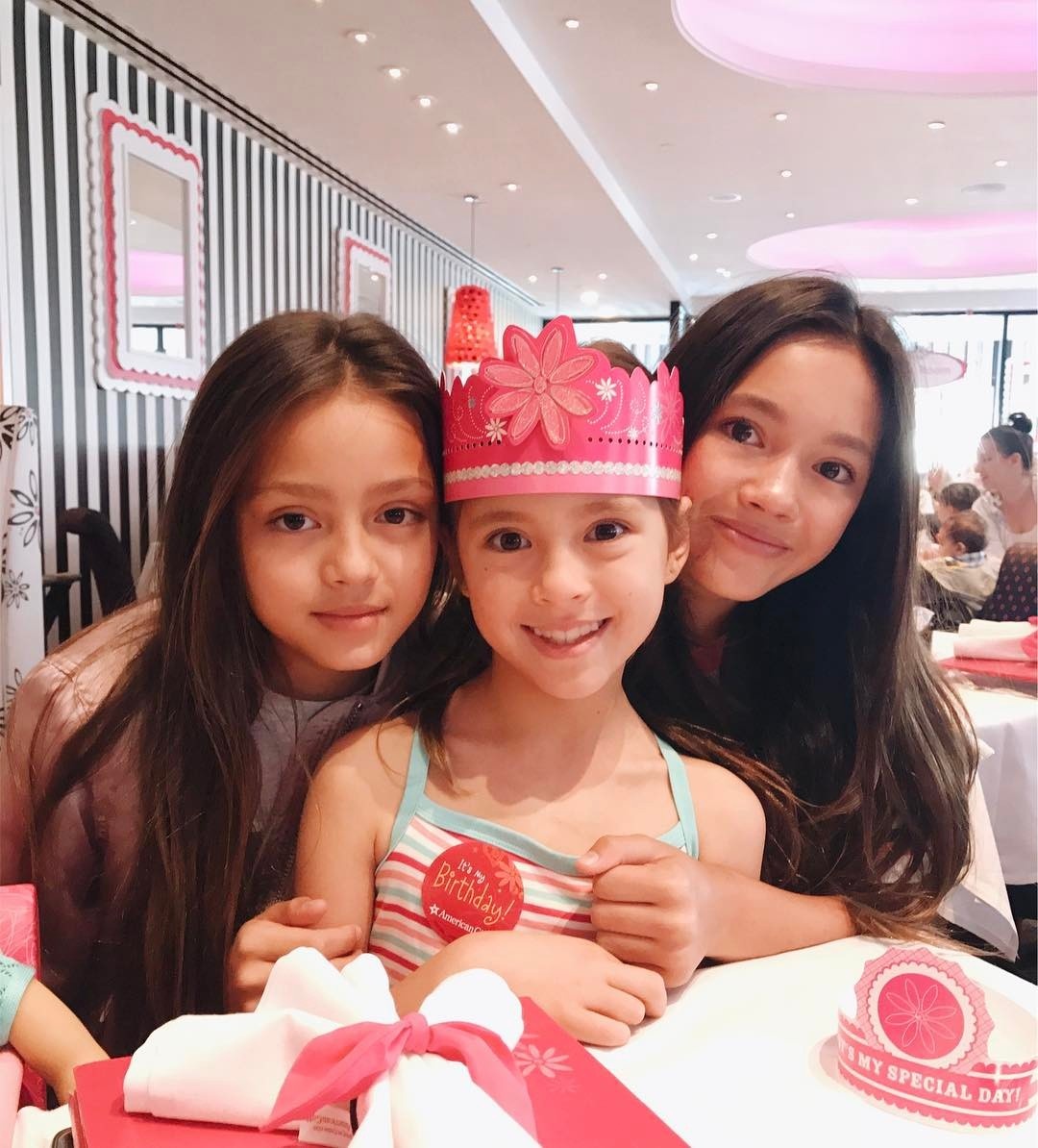 3 chi em gai deu la nguoi mau xinh dep anh 3