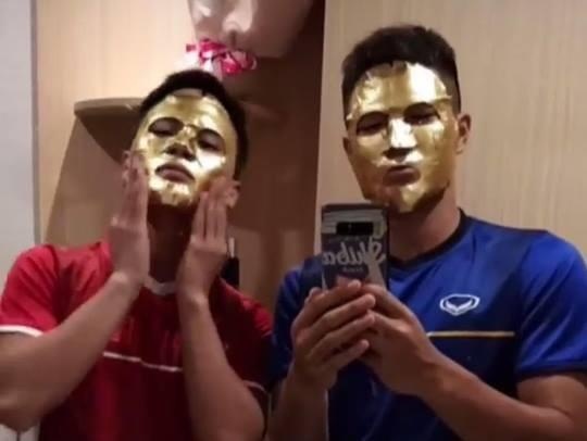 Duc Chinh, Quang Hai dap mat na, Xuan Hung hoi hop truoc them AFF Cup hinh anh