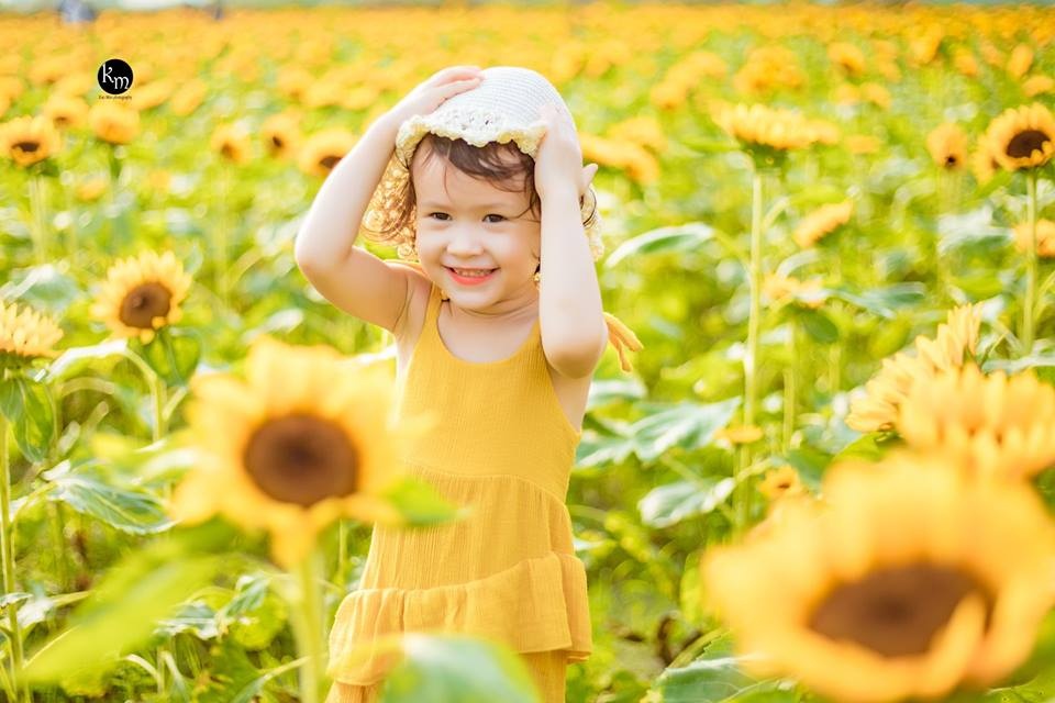 Bé gái cổ vũ đội tuyển Việt Nam ảnh 6 Be gai co vu doi tuyen Viet Nam anh 6