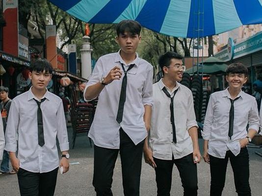 Nam sinh Sai Gon gap nhieu rac roi khi 18 tuoi da cao 1,96 m hinh anh