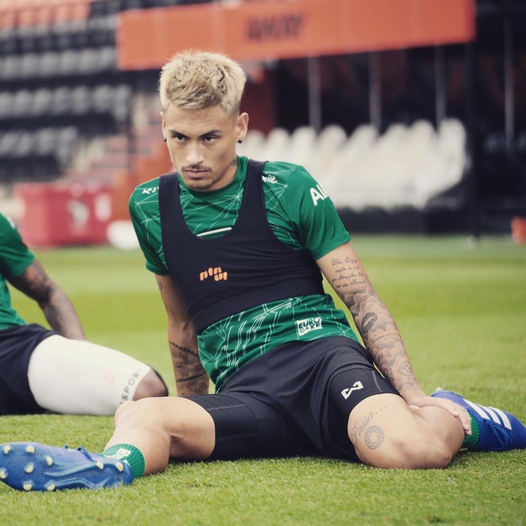 cau thu bong da giong Hoa Vinh anh 8