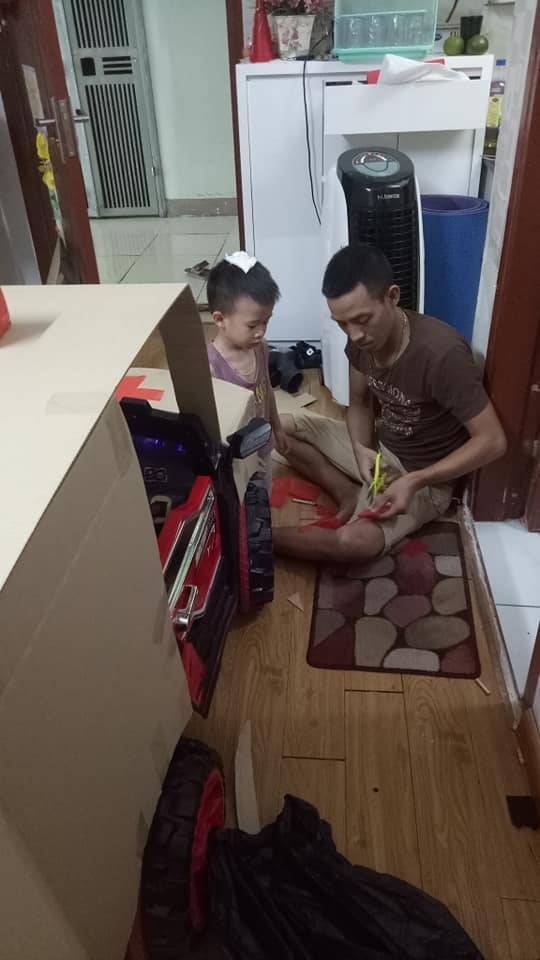 Cậu bé 4 tuổi khóc vì không được dự đám cưới bố mẹ ảnh 2 Cau be 4 tuoi khoc vi khong duoc du dam cuoi bo me anh 2