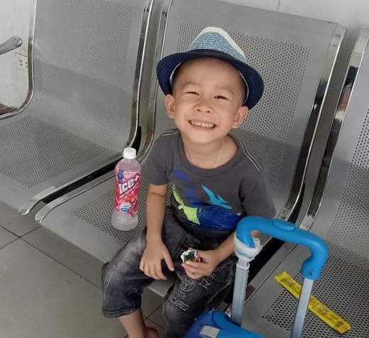 Cậu bé 4 tuổi khóc vì không được dự đám cưới bố mẹ ảnh 3 Cau be 4 tuoi khoc vi khong duoc du dam cuoi bo me anh 3