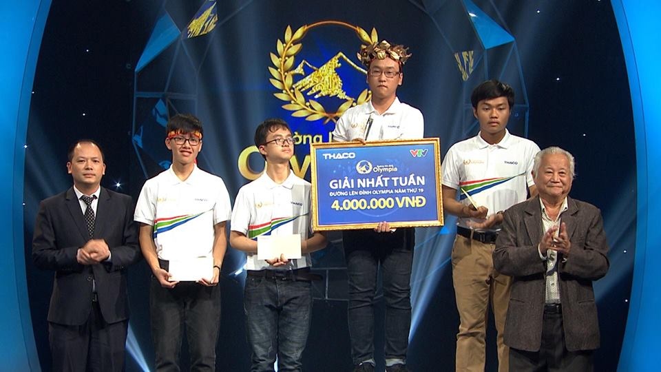 duong len dinh Olympia anh 1