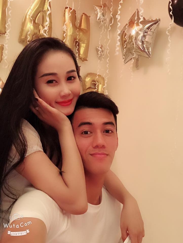 cầu thủ Tiến Linh tặng quà bạn gái giáo viên ảnh 4 cau thu Tien Linh tang qua ban gai giao vien anh 4