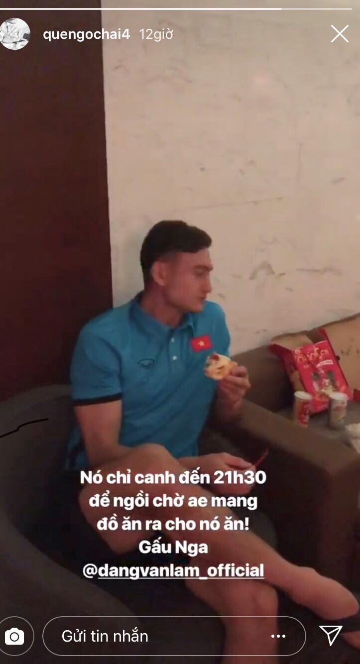 Quế Ngọc Hải đăng ảnh Lâm Tây ăn pizza ảnh 1 Que Ngoc Hai dang anh Lam Tay an pizza anh 1