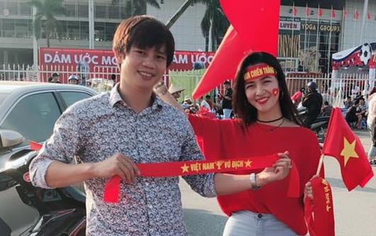 Nu CDV Viet Nam duoc nhieu nguoi xin chup anh cung o san My Dinh hinh anh