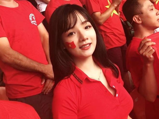 4 co gai bong dung noi tieng nho den san co vu doi tuyen Viet Nam hinh anh