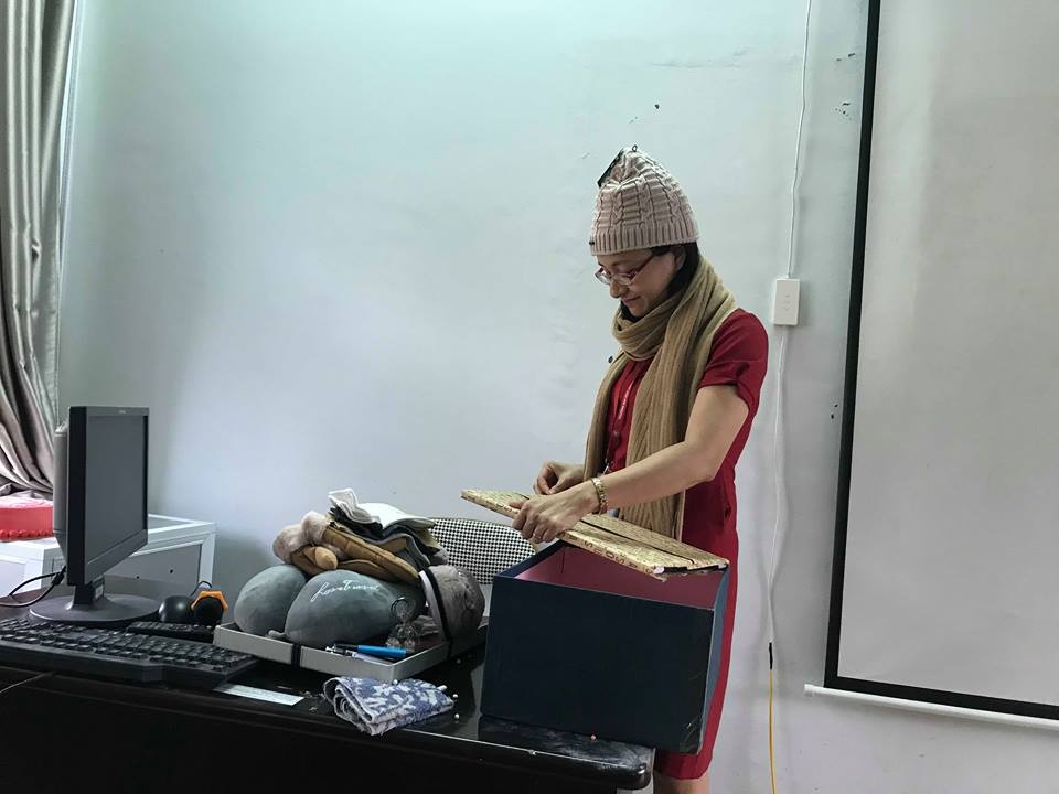 Co giao bat khoc nhan qua 20/11 anh 1