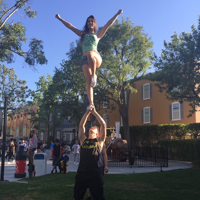 Nhan sac nong bong cua cheerleader 9X anh 2