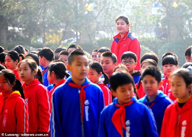 cô bé 11 tuổi cao 2 m ảnh 1 co be 11 tuoi cao 2 m anh 1