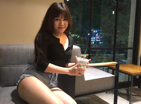 Thu mon Lam Tay va ban gai tin don dang anh an bun cha tren Instagram hinh anh