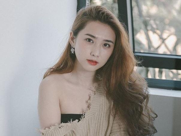 Hoi ban gai tin don xinh dep, nong bong cua cau thu tuyen Viet Nam hinh anh