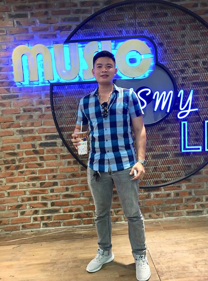 Anh chàng cho kẹo cụ già qua đường ảnh 2 Anh chang cho keo cu gia qua duong anh 2