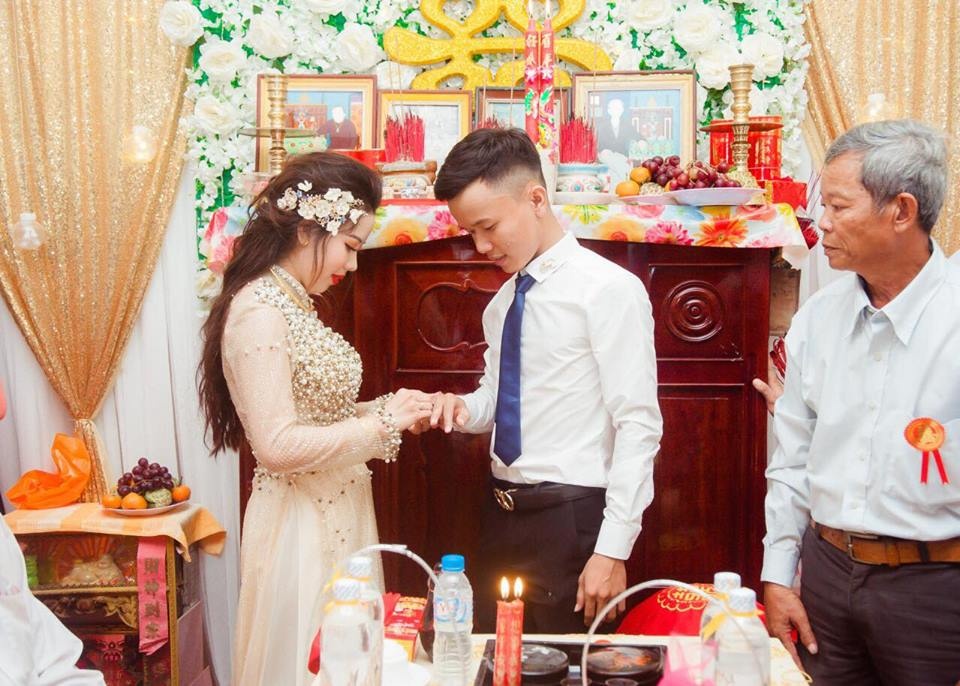 Doi tre 9X yeu nhau nho mot lan like dao anh 4