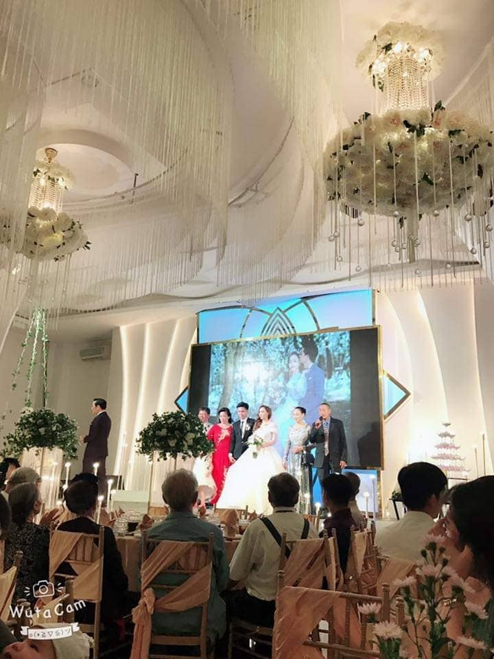 Co vu bong da trong dam cuoi anh 3