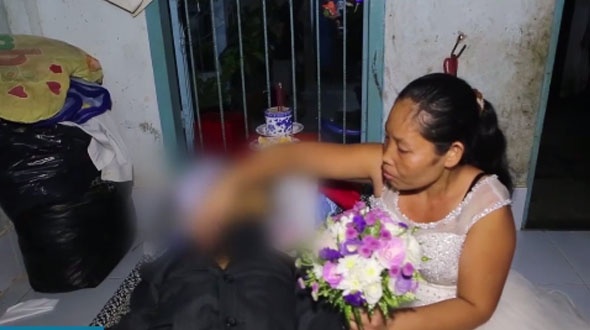 làm đám cưới và tang chồng trong một đêm ảnh 1 lam dam cuoi va tang chong trong mot dem anh 1