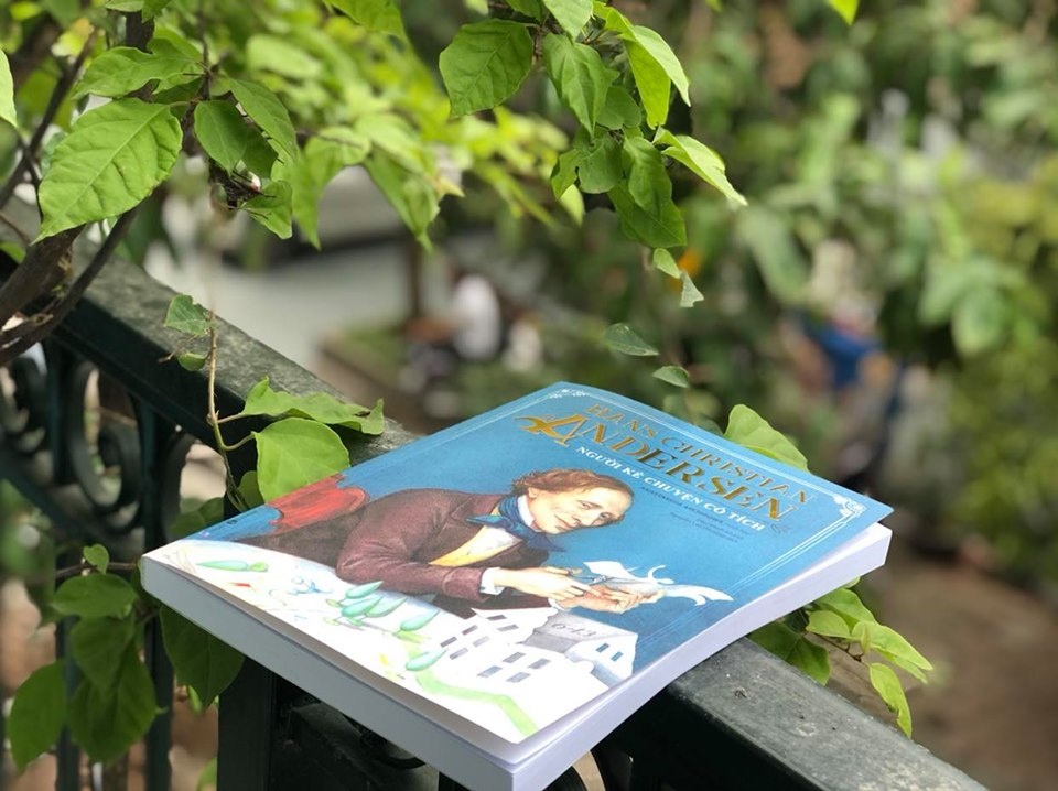 Thu cuon hut con bang truyen co tich Andersen hinh anh