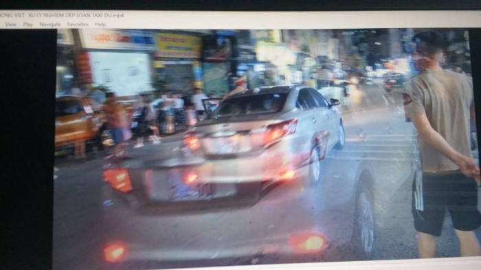 tài xế taxi ăn vạ ảnh 1 tai xe taxi an va anh 1