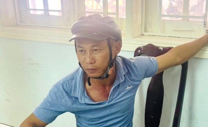 Bat giu thu pham trom 60 dien thoai, 22 day chuyen cua tiem cam do hinh anh