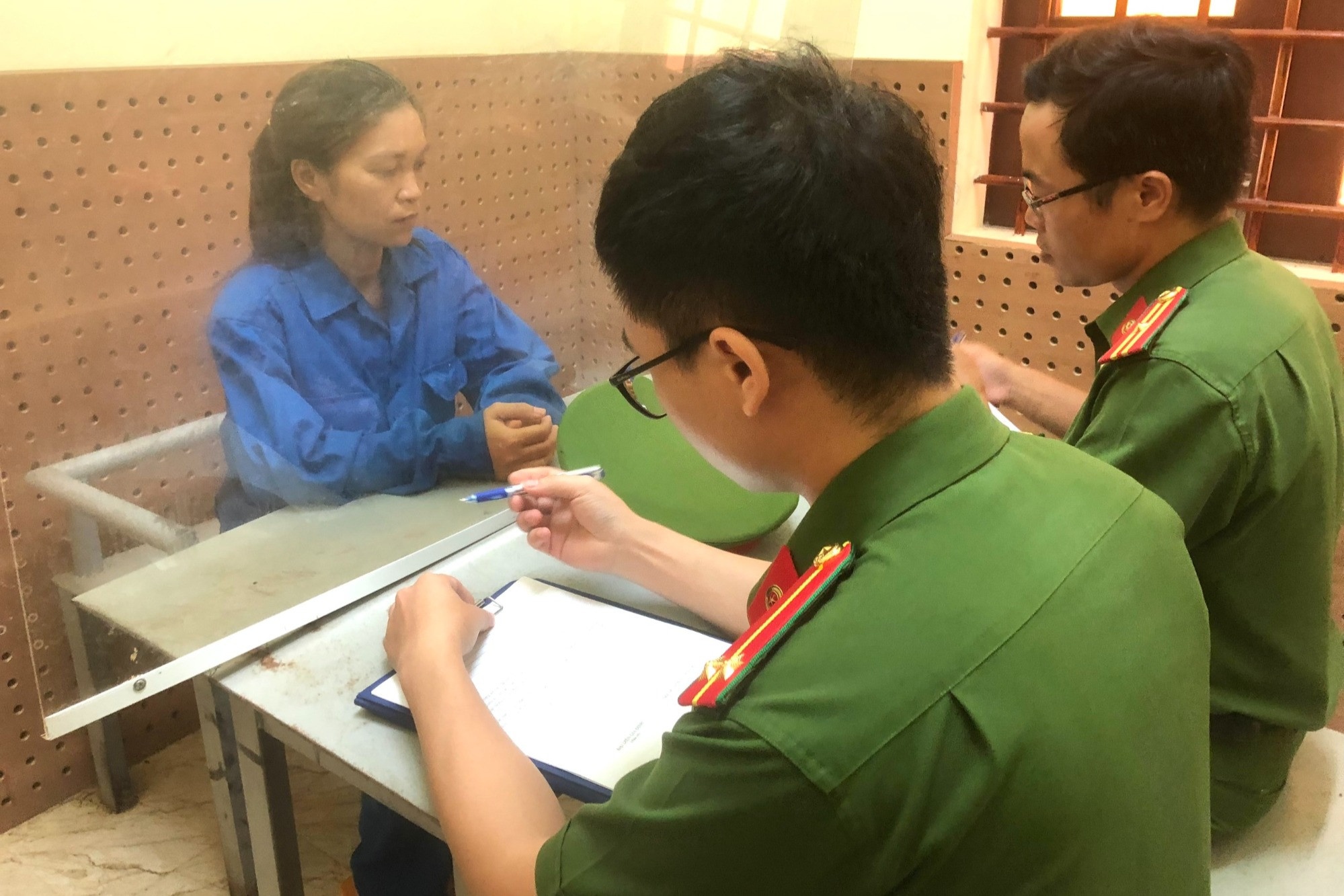 Sap bay cap nam nu anh 2