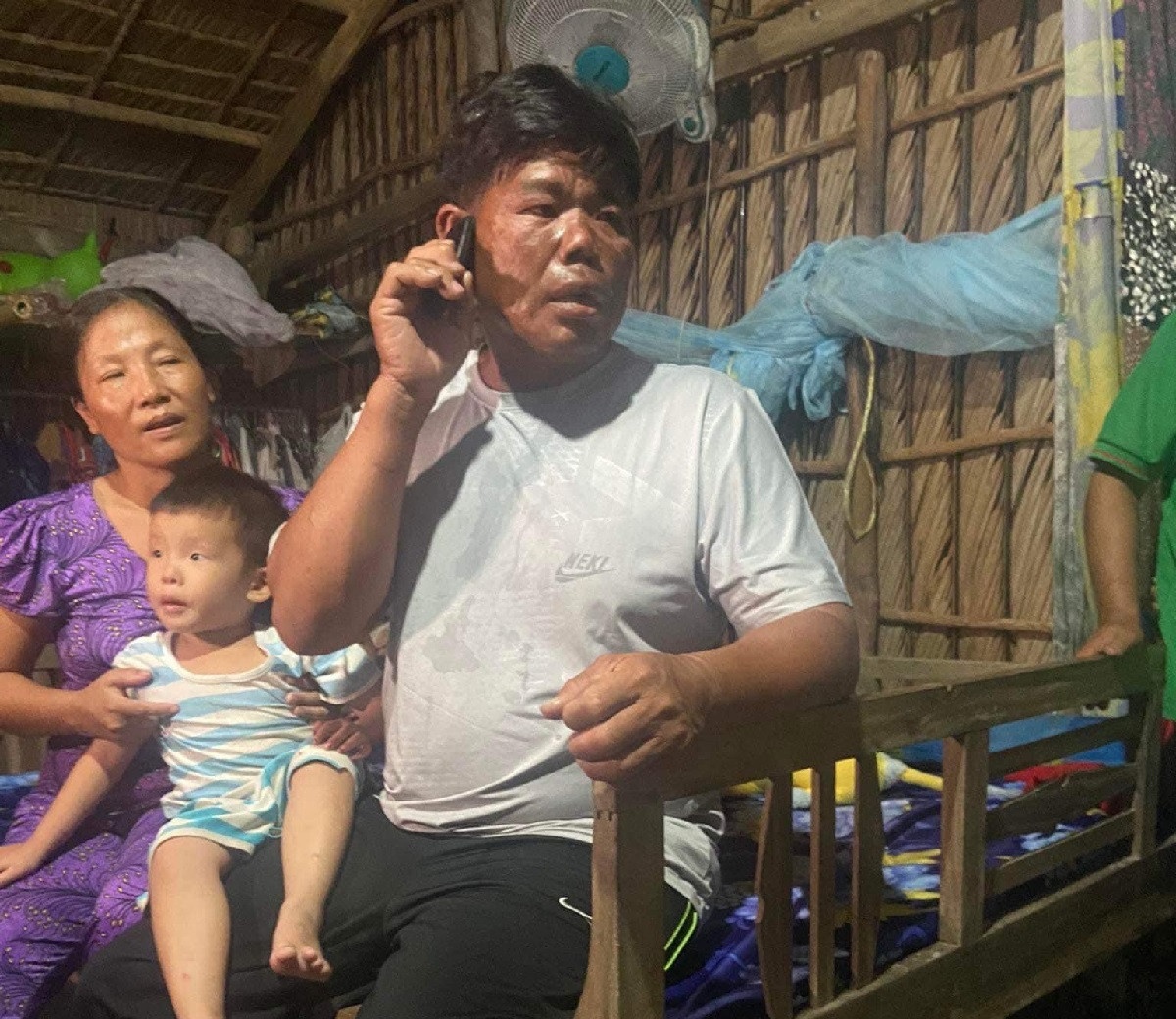 Ngu dan ke chuyen song sot than ky qua 4 ngay lenh denh tren bien hinh anh