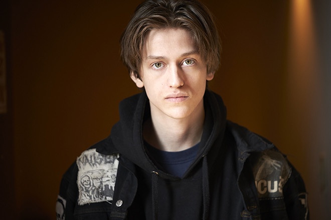 Sao phim 'Wednesday' bi to xam hai tinh duc tre vi thanh nien hinh anh