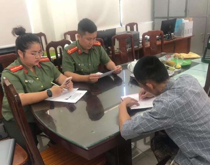 Tai xe vi pham nong do con len mang xuc pham uy tin cua CSGT hinh anh