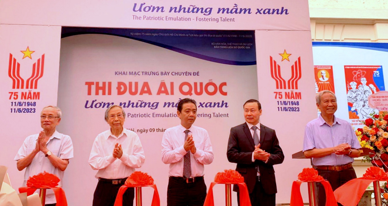 Thi dua ai quoc anh 1