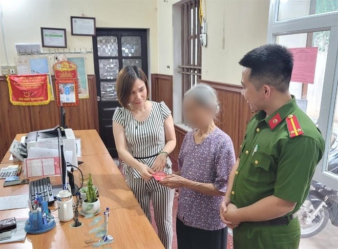 Cu ba nhan cuoc goi bao lien quan den duong day rua tien, buon ma tuy hinh anh