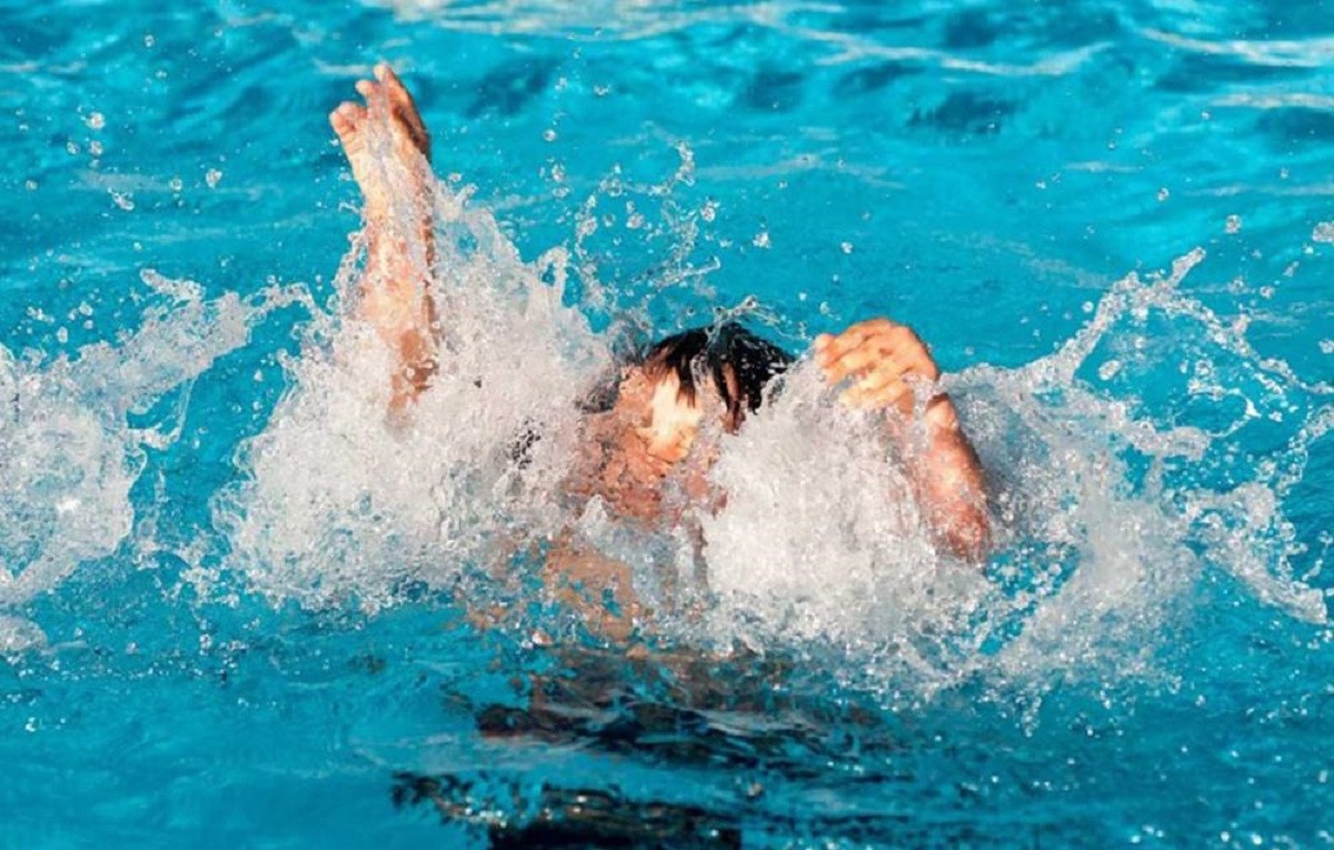 Be trai 5 tuoi chet duoi duoi ho boi nha hang tiec cuoi hinh anh