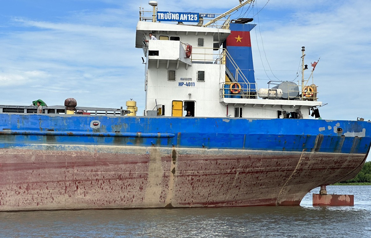 Tau chay tren song vuong day dien, ca xa 16.540 nguoi mat dien hinh anh