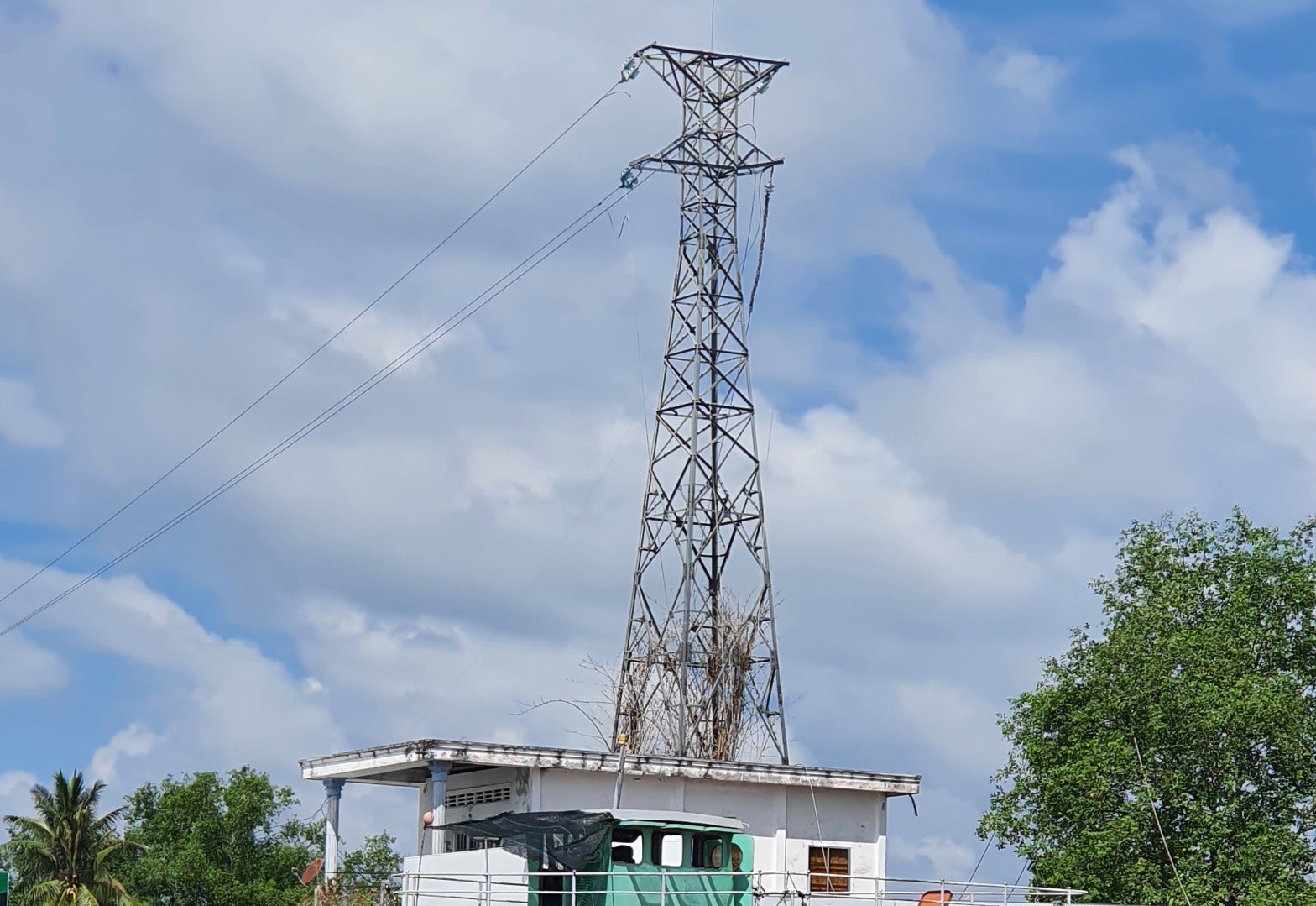 tau vuong vao day dien anh 1