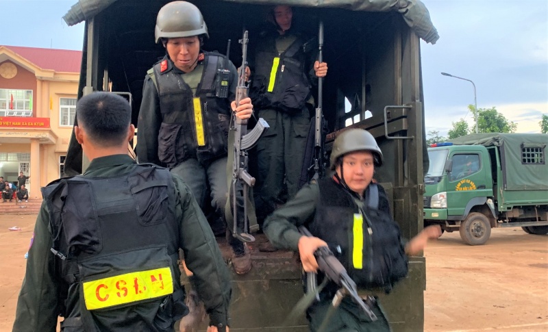 Truy bat bang duoc nhung nguoi tan cong 2 tru so UBND xa o Dak Lak hinh anh