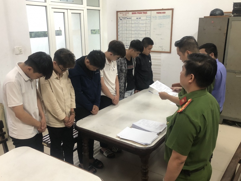 Hon chien tren duong pho anh 1