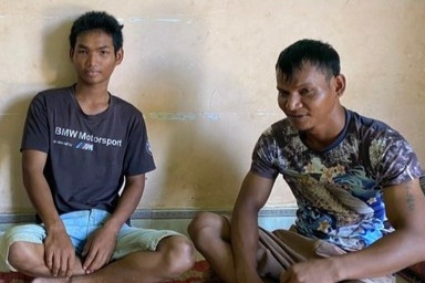 Vu tan cong UBND xa o Dak Lak: 3 con tin vui mung khi duoc giai cuu hinh anh