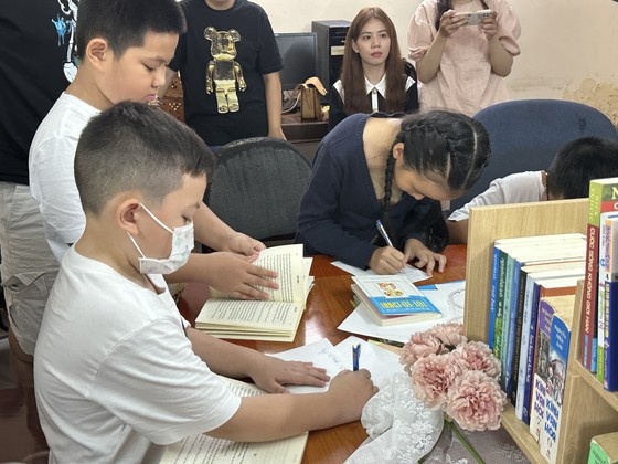 Chi nhanh NXB Van hoc tai TP.HCM ra mat Diem doc sach vi cong dong hinh anh