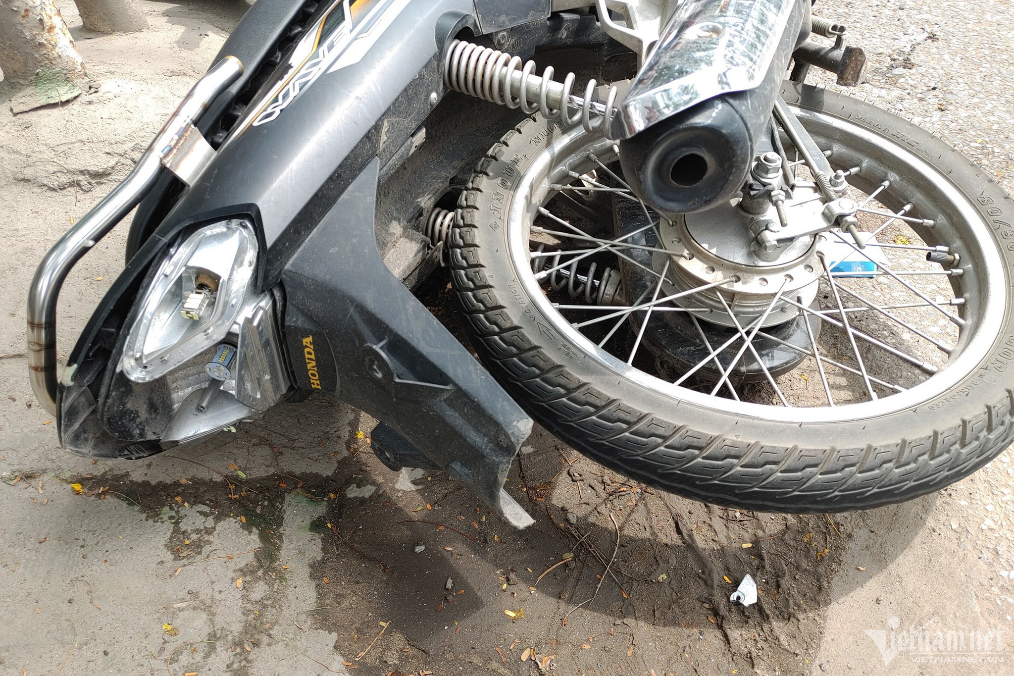 hai xe may tong nhau anh 3