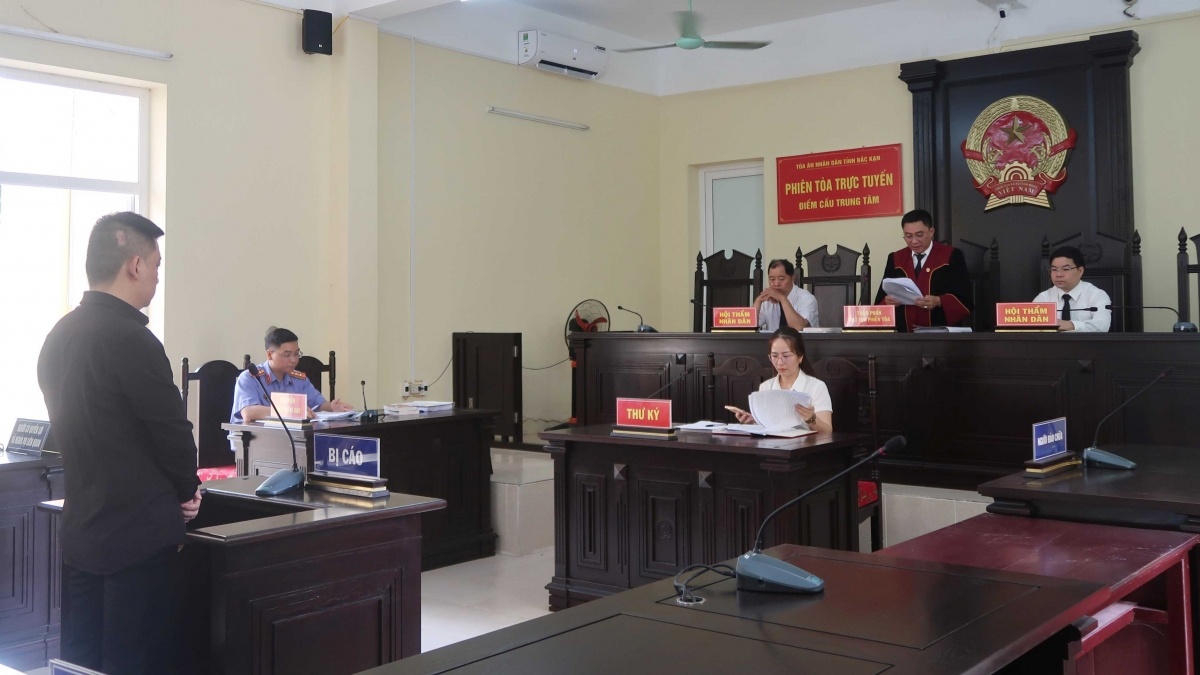 Tham gia duong day danh bac Rikvip, linh 12 thang tu treo hinh anh
