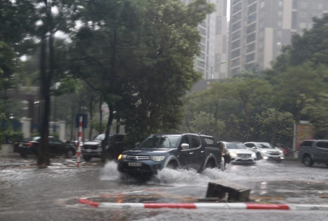 Mua dong mo rong ra nhieu vung tren ca nuoc, nhieu noi co mua rat to hinh anh