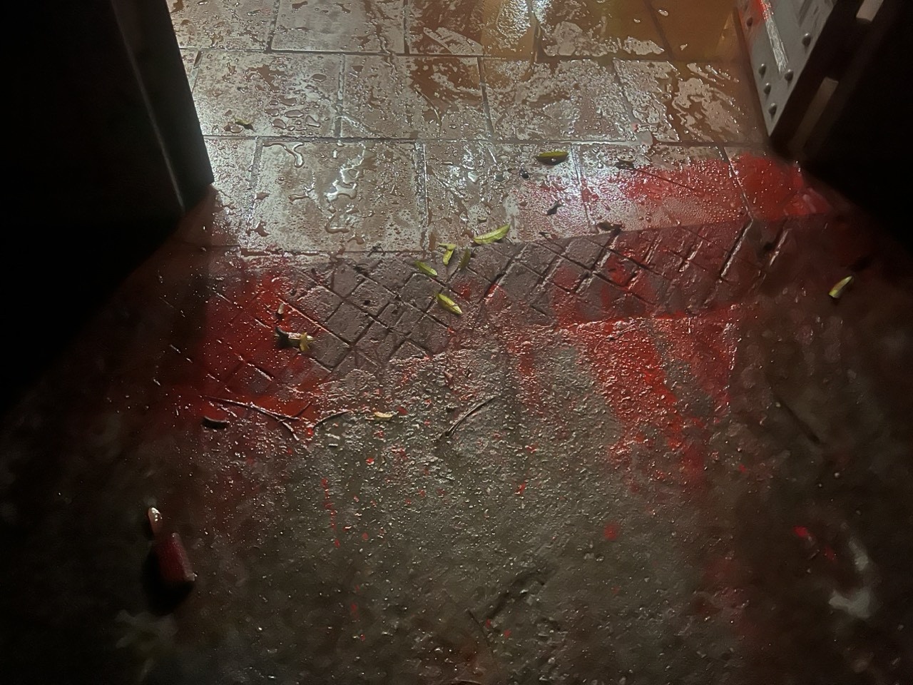 tat chat ban vao nha anh 2