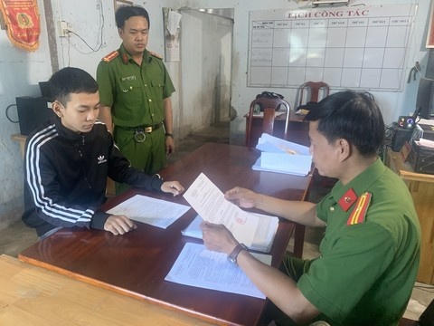 Ru nguoi dam ban nhau trong thuong tu tranh cai hon thua luc an uong hinh anh