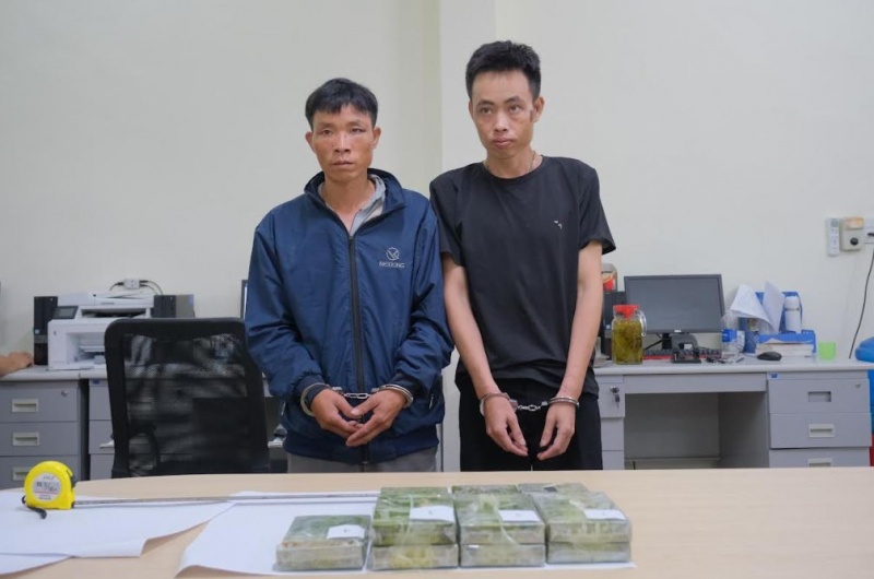 Om 10 banh heroin anh 1