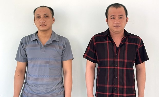 Khoi to 2 nghi pham mua ban ma tuy va tang tru vu khi trai phep hinh anh