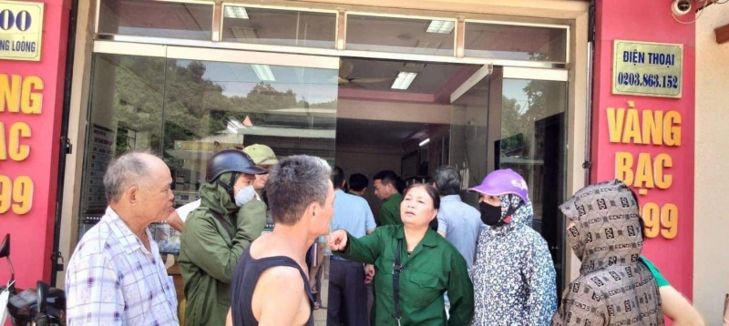 cuop tiem vang anh 4