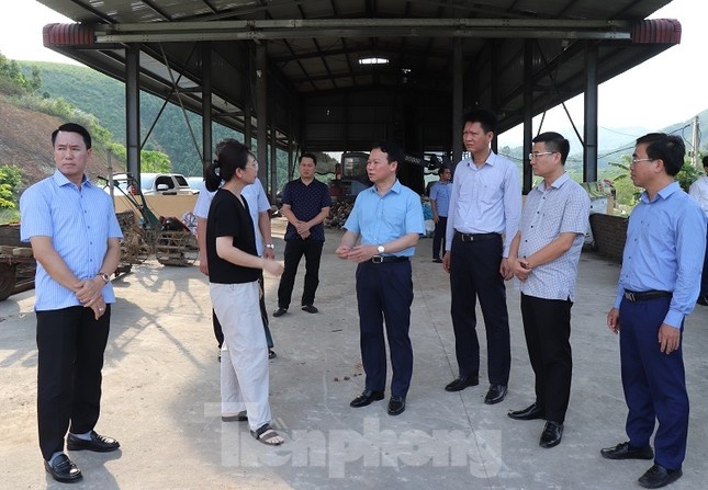 Lo dot rac thai anh 3