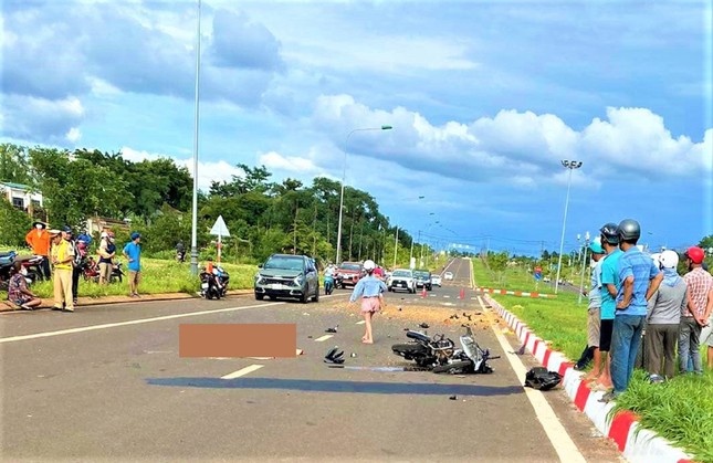 Chua thong xe, dai lo Dong Tay ghi nhan it nhat 3 vu tai nan hinh anh