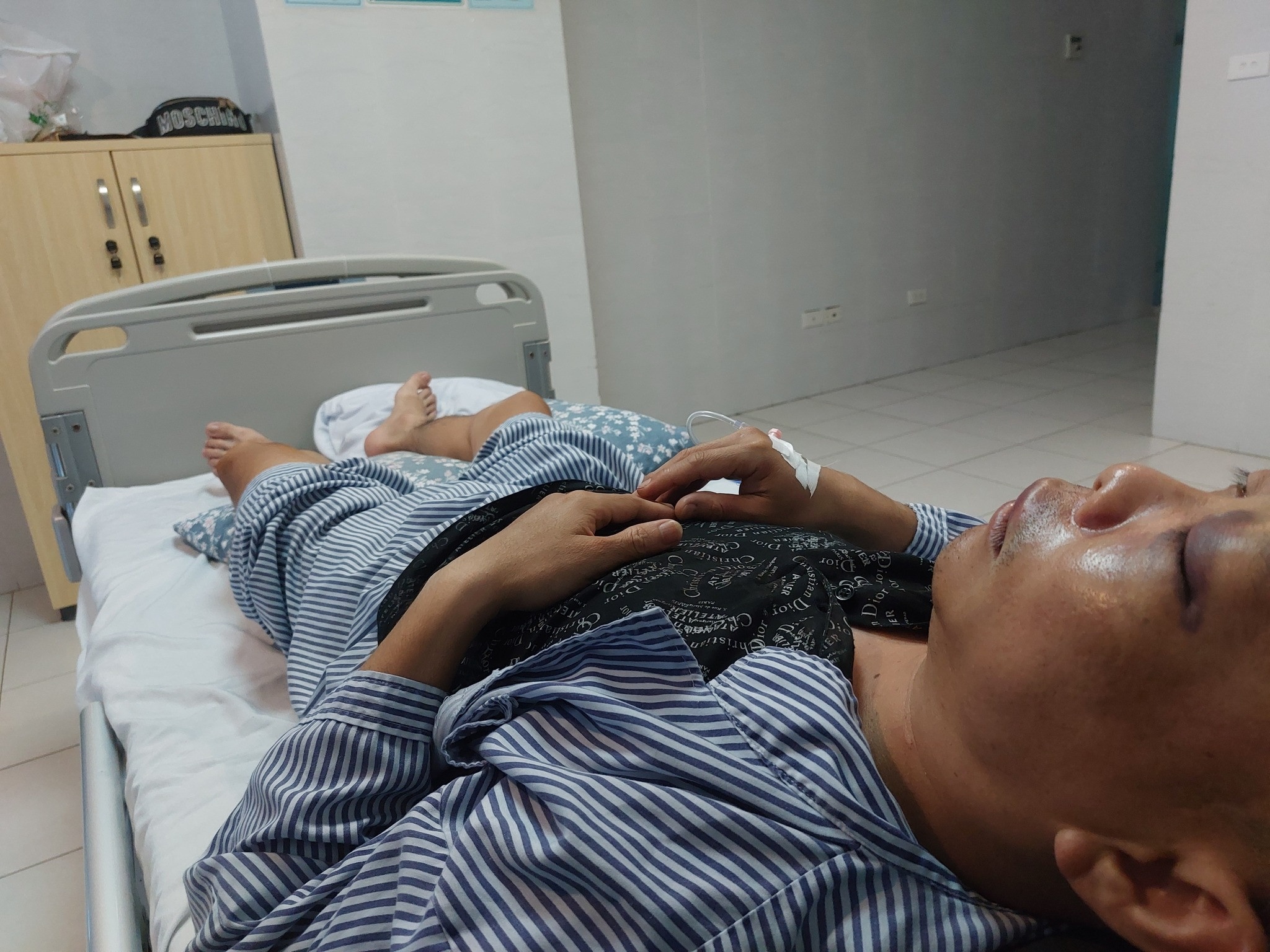 bi danh phai nhap vien anh 2