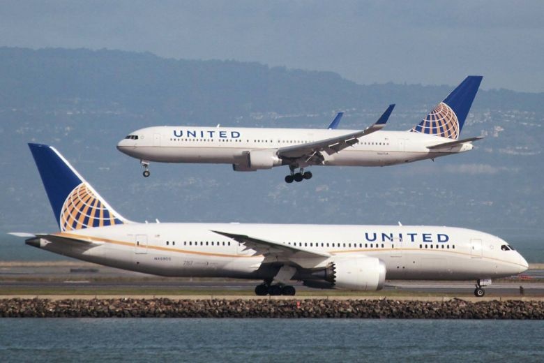 May bay My gan can nhien lieu, 239 hanh khach ha canh an toan hinh anh